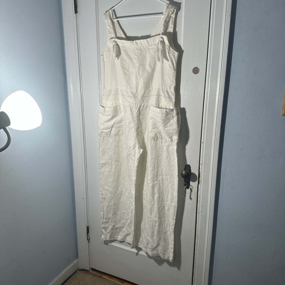 Cream Sleeveless Top with Lace Detail - Picture 4 of 4